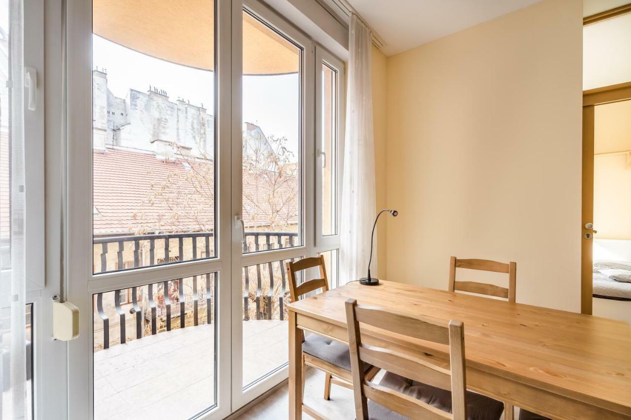 Bpr Vivid Downtown Vibe With Balcony Apartment Budapest Luaran gambar