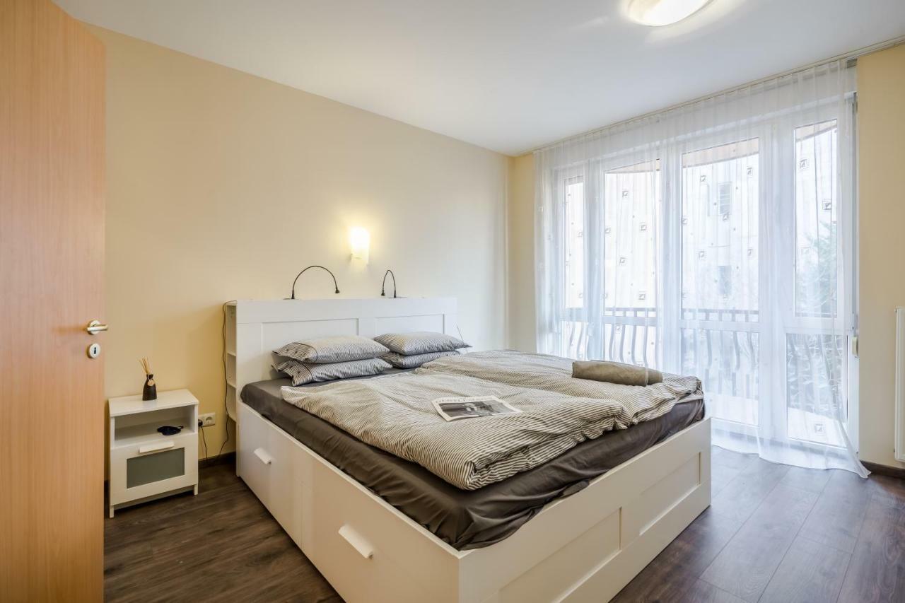 Bpr Vivid Downtown Vibe With Balcony Apartment Budapest Luaran gambar