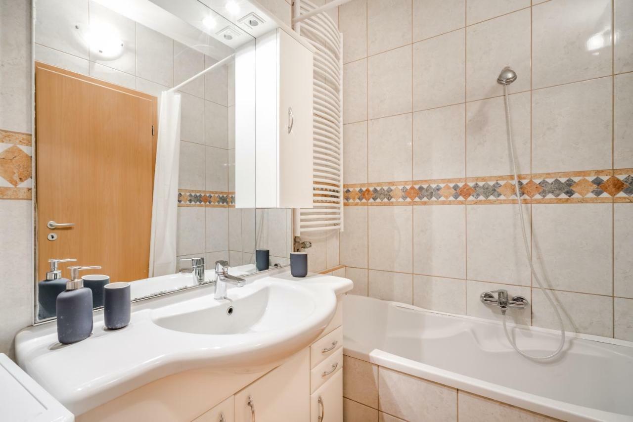 Bpr Vivid Downtown Vibe With Balcony Apartment Budapest Luaran gambar